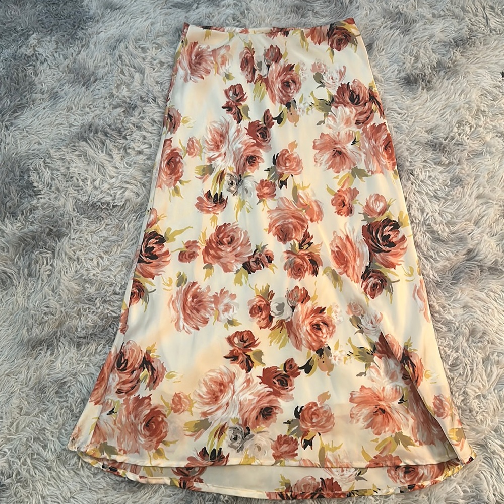 Mia and Tess long skirt. Size small. Silk.